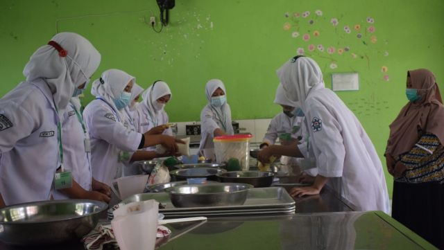 UJI KOMPETENSI PSKK 2021 SKEMA PENGOLAHAN ROTI DI TUK SMKN KUDU JOMBANG