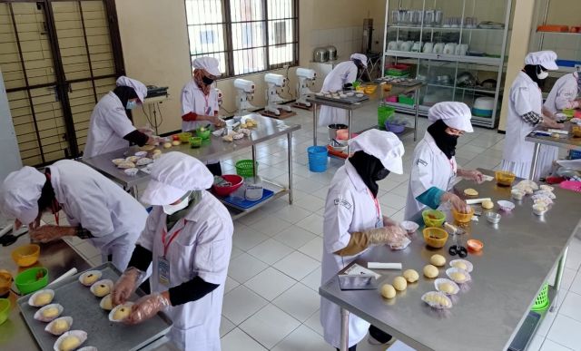 UJI KOMPETENSI PSKK 2021 SKEMA PENGOLAHAN ROTI DI TUK SMKN 1 SALAM JAWA TENGAH