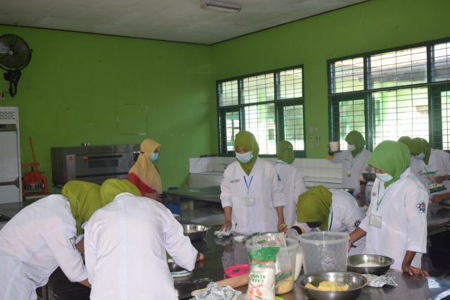UJI KOMPETENSI PSKK 2021 SKEMA PENGOLAHAN ROTI DI TUK SMKN KUDU JOMBANG