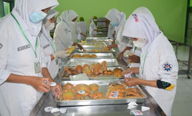 UJI KOMPETENSI PSKK 2021 SKEMA PENGOLAHAN ROTI DI TUK SMKN KUDU JOMBANG